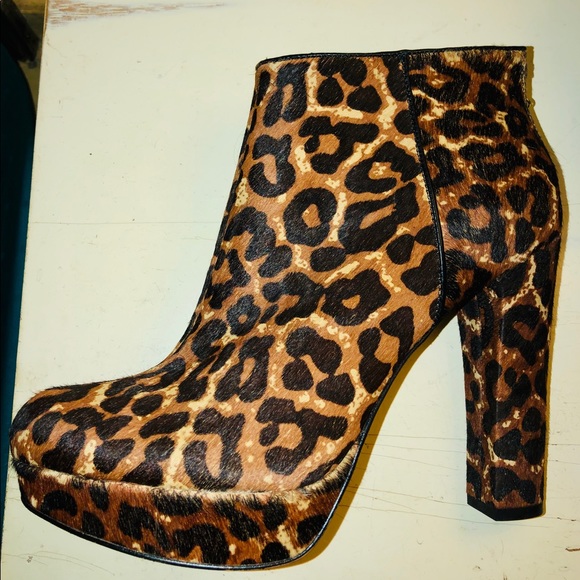 Michael Kors Leopard Print Booties. Size 9 - Picture 3 of 7